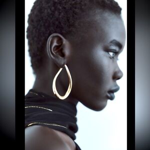 IRREGULAR HOOP EARRINGS